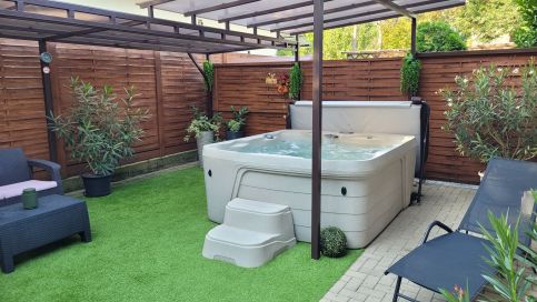 Relev2 Privát Jakuzzis Apartman16