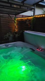 Relev2 Privát Jakuzzis Apartman17