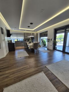 Four Seasons Luxory Vendégház52