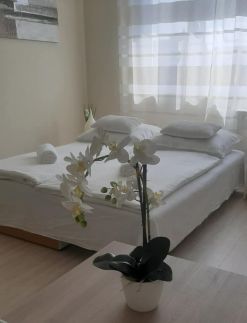 Fèszek Apartman23