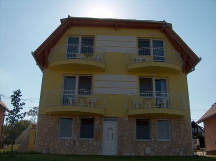 Dr.Julius Apartmanház2