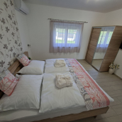 Napsugár Wellness Apartman