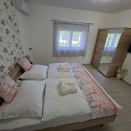Napsugár Wellness Apartman