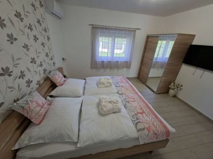 Napsugár Wellness Apartman