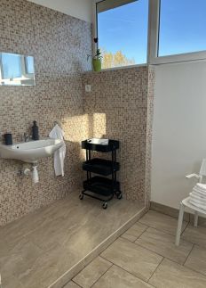 ACÉL Budget Rooms with Free Truck Parking2