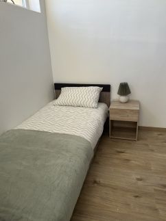 ACÉL Budget Rooms with Free Truck Parking