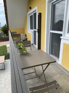 Ablakalúdra Apartmanok14