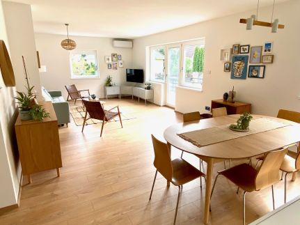 Ablakalúdra Apartmanok