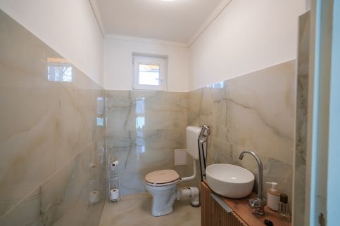 Non Stop Apartman 18