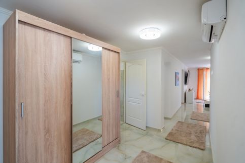 Non Stop Apartman 221