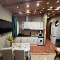 Júlia-Gyöngyvirág Apartman