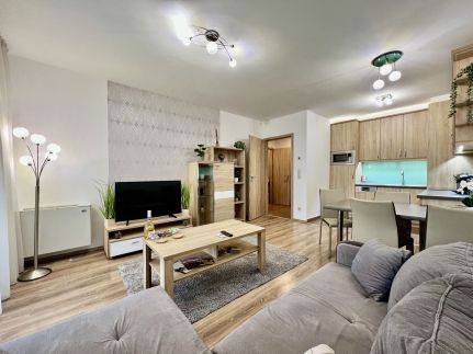 UniversityAquaticumGreatForestClinicalCenter9