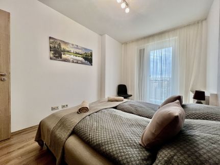 UniversityAquaticumGreatForestClinicalCenter27