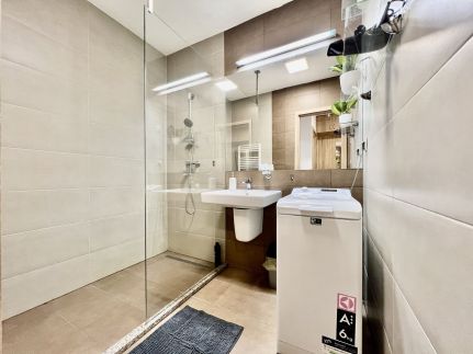 UniversityAquaticumGreatForestClinicalCenter37