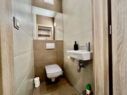 UniversityAquaticumGreatForestClinicalCenter39