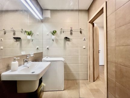 UniversityAquaticumGreatForestClinicalCenter41