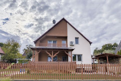 Vadvirág 5 by DunaVibe Apartman8