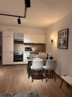 T15 Town Center Loft Apartment 15