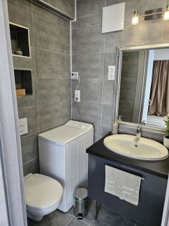 HelloWine Apartman III6