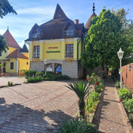 Udvaros Apartmanház