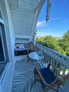 Moonlight Balcony Wine House1