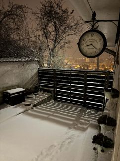 Moonlight Balcony Wine House9