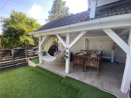 Moonlight Balcony Wine House2