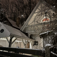 Moonlight Balcony Wine House