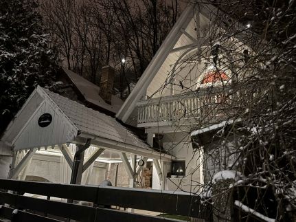 Moonlight Balcony Wine House