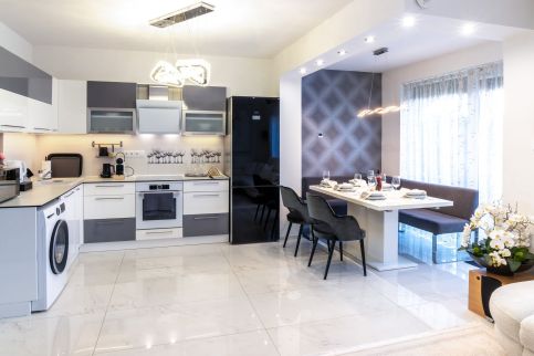 Allure Luxury Home13