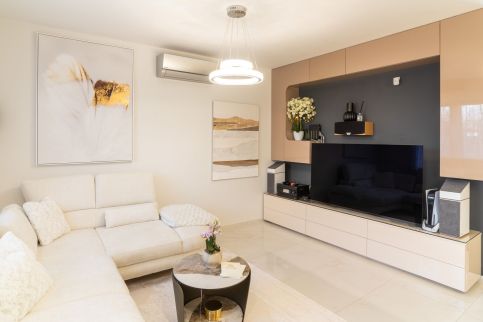 Allure Luxury Home25