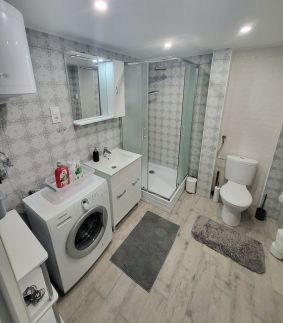 Kiss Family Wine House3