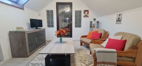 Kiss Family Wine House6