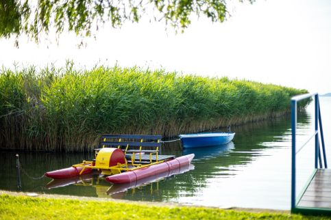 Balaton a kertben, Villa,2