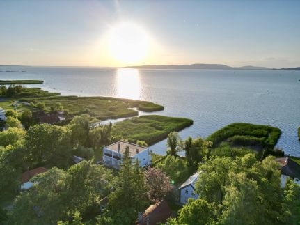 Balaton a kertben, Villa,3