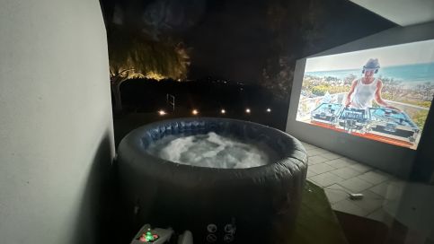 Balaton a kertben, Villa,6