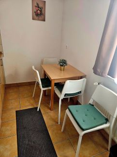 Auróra Apartman Club MenDan9