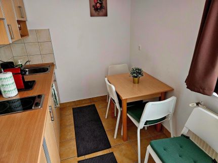 Auróra Apartman Club MenDan16