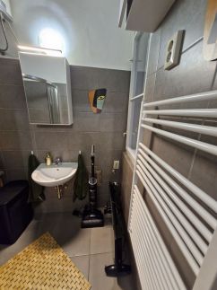 Buy the Wall Apartman5