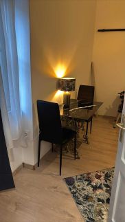 Buy the Wall Apartman8