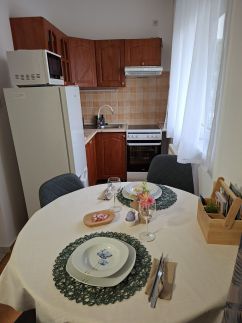 Ginger Apartman21