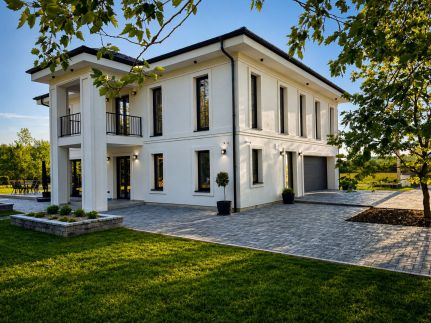 Berek Kúria32