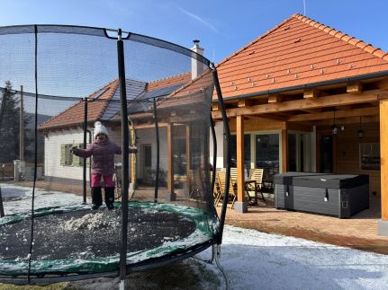 Erdő mellett lebzselő Vendégház13