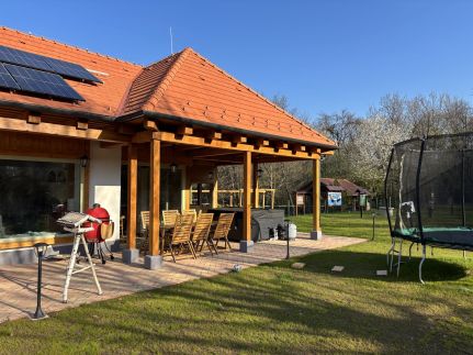 Erdő mellett lebzselő Vendégház17