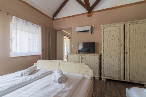 Comfort House w AC by NW16