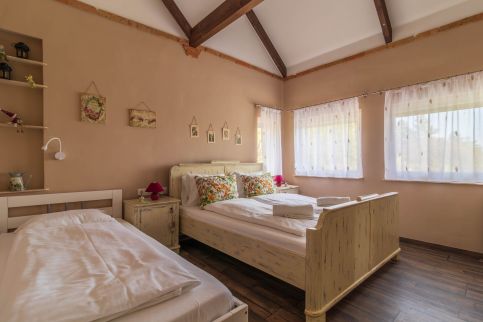 Comfort House w AC by NW17