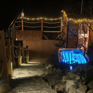 Tünemény Erdei Wellness Kunyhó