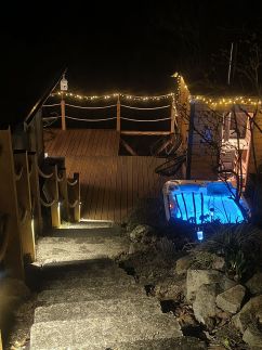 Tünemény Erdei Wellness Kunyhó