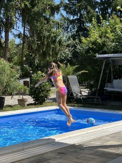 Pool & Chill Balaton Medencés Apartmanház