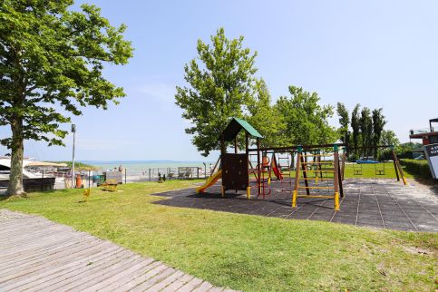 BL Lakeview with Pool Vízparti Medencés Apartman17